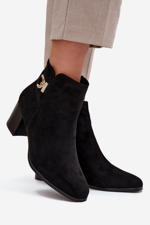 Теплі жіночі чоботи на підборах із золотим деталлю чорні Renora