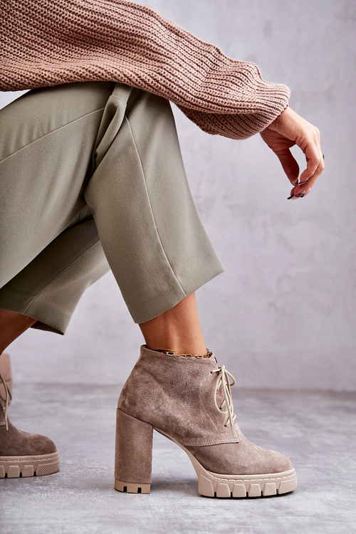 Модні замшеві чоботи на шнурівці бежеві Selma