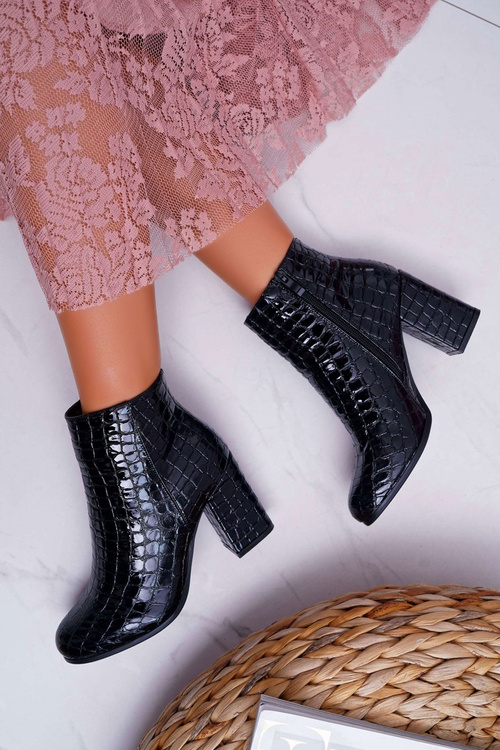 Чорні жіночі чоботи зі шкіри крокодила