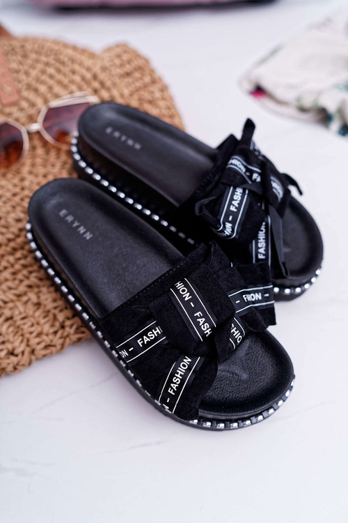 Жіночі шльопанці з контурною устілкою з метеликом чорного кольору Вреня