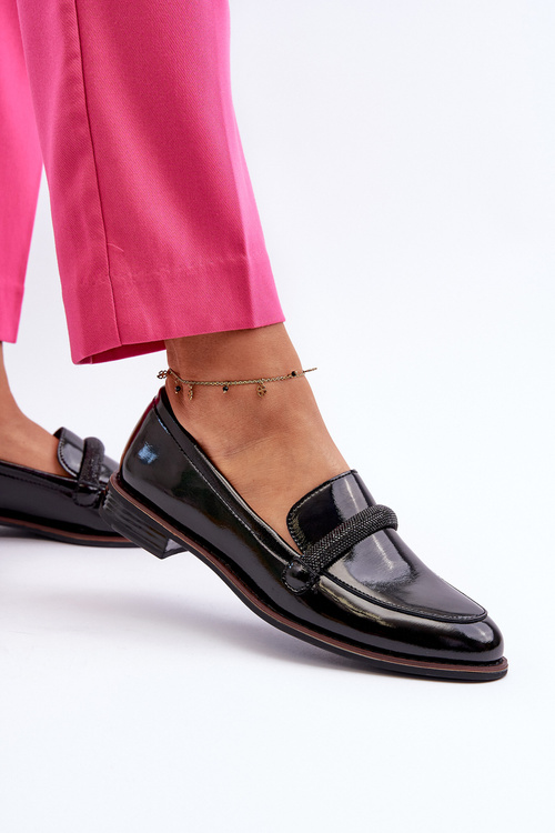 Жіночі чорні лаковані мокасини з декоративним ремінцем Saosin