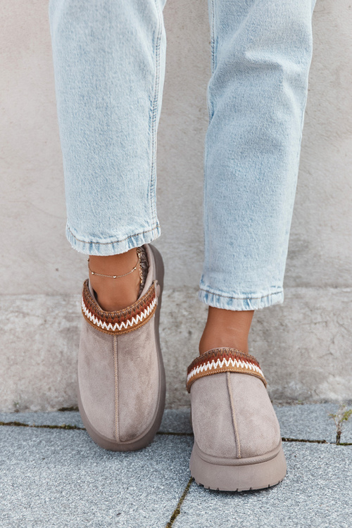 Жіночі низькі зимові черевики з рухомим ремінцем і вишивкою на платформі темно бежеві Lyrisse