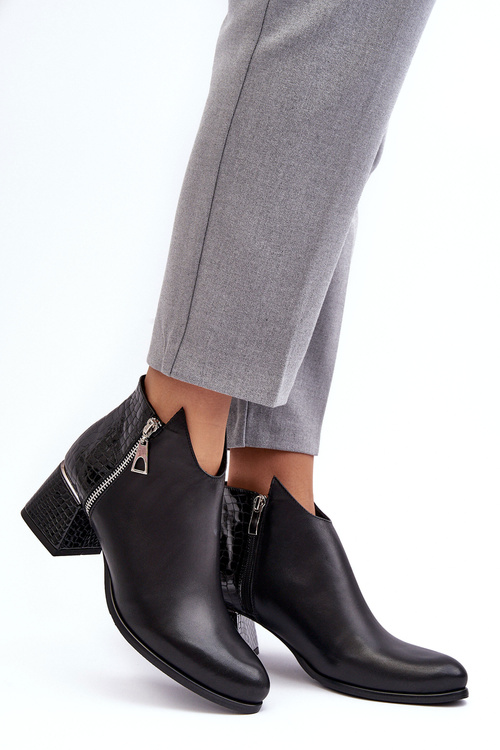 Жіночі шкіряні чоботи на низькому каблуці Zazoo 4111 Чорні
