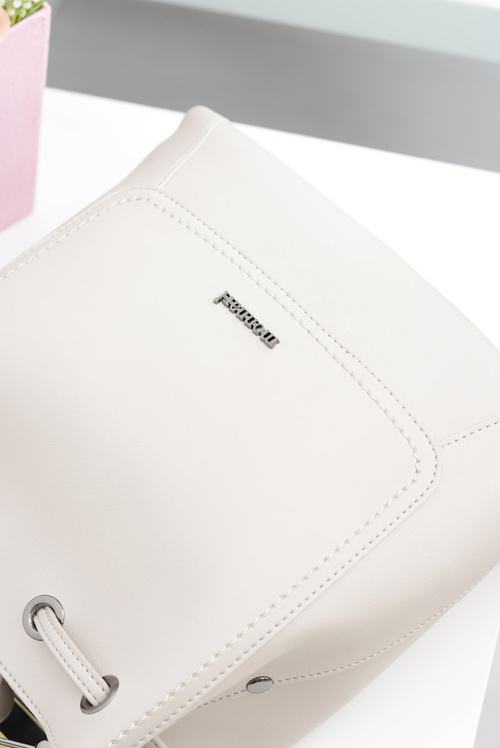 Бежева жіноча сумка через плече Monnari