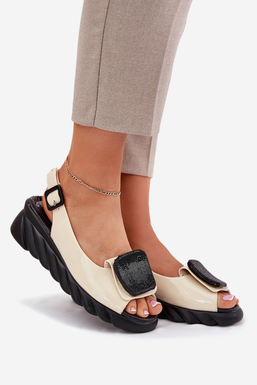 Шкіряні Лаковані Жіночі Сандалі На Каблуці З Декором Artiker Бежеві 56C1567