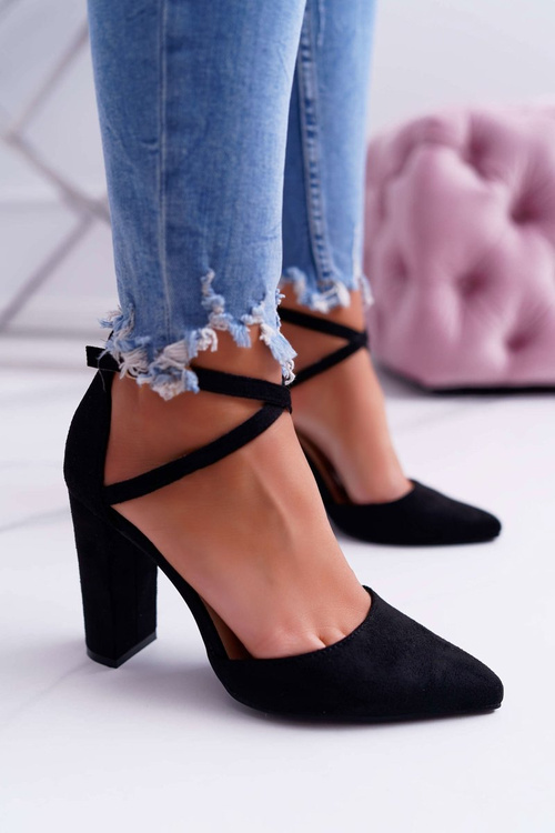 Жіночі чорні туфлі на шпильці з гострими шпильками