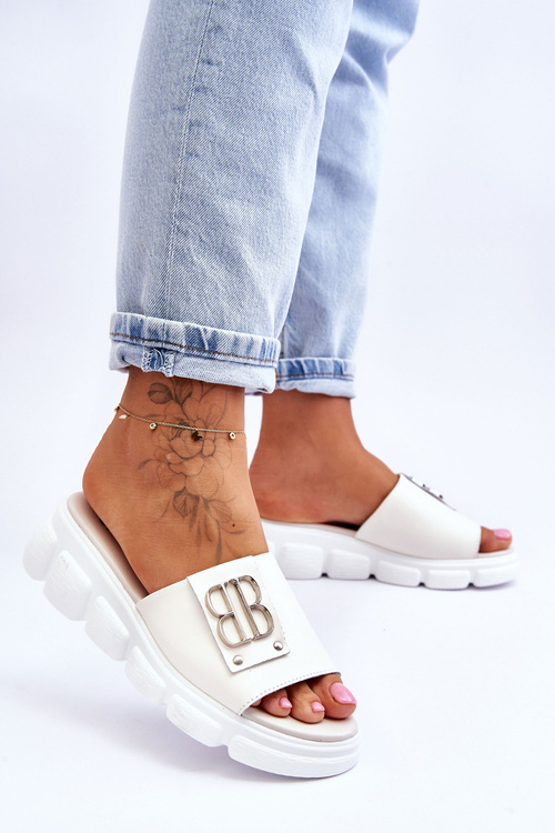 Жіночі шкіряні тапочки на платформі з декором Монро бежеві