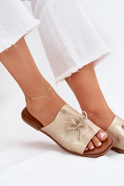 Жіночі плоскі сандалі з декоративним зав'язуванням золоті Norela