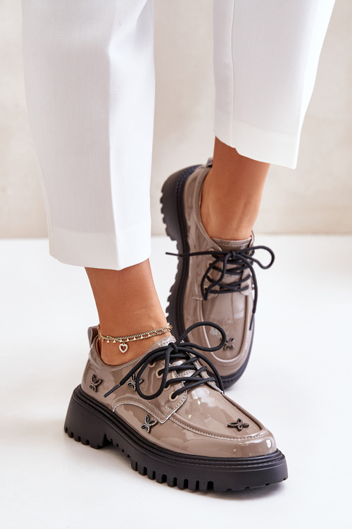 Лаковане жіноче взуття з декором натуральна шкіра бежеві Artiker 55C1010