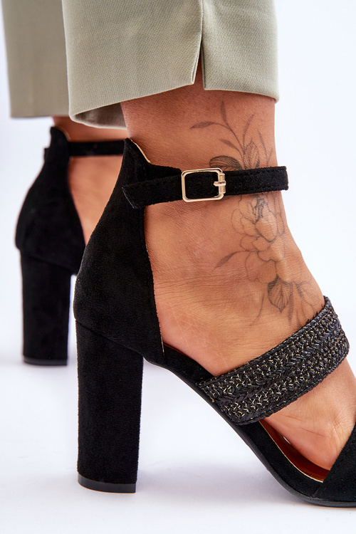 Замшеві босоніжки з плетеним ремінцем на підборах чорного кольору Roselia