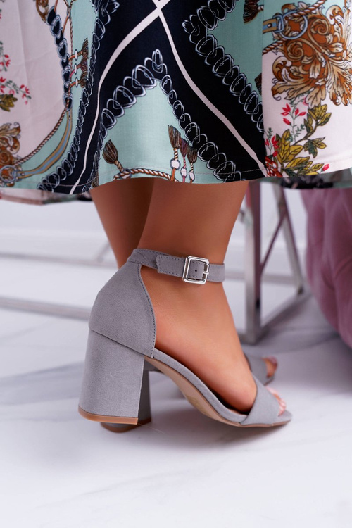 Сірі жіночі замшеві босоніжки на шпильці NewGenua