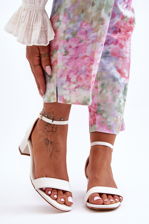 Гладкі білі шкіряні босоніжки на підборах Inspire Me!