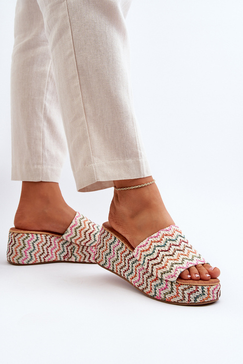 Жіночі босоніжки на танкетці білі Vanarila