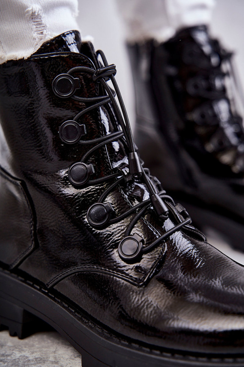 Жіночі лаковані теплі черевики з ребристою чорною гелією