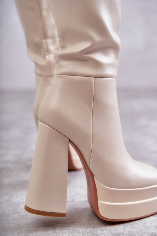 Модні шкіряні чоботи на масивному каблуці бежеві Meggie
