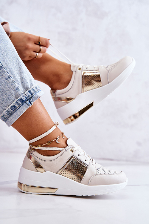 Жіночі шкіряні спортивні туфлі на танкетці бежево-білі Larson