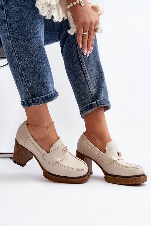 Шкіряні туфлі на опорі з золотистим декором світло-бежева Mikeyla