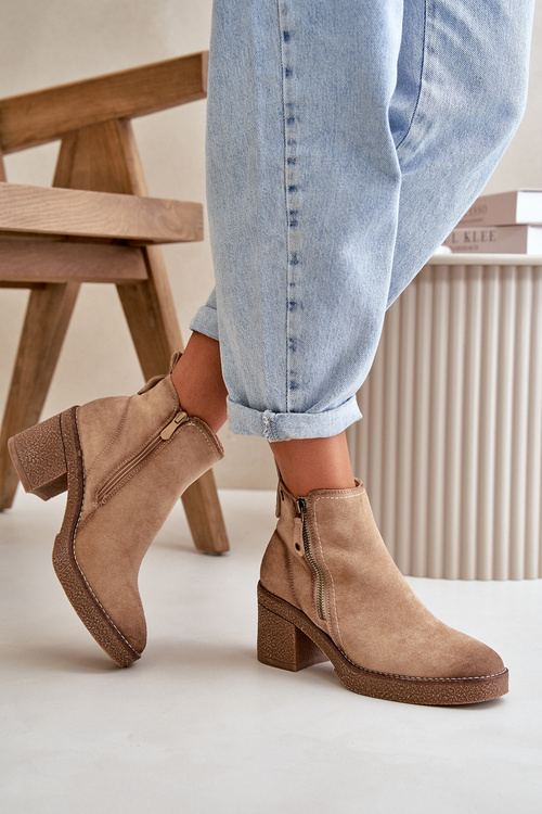 Жіночі ботильйони на підкладці з блоковим каблуком бежевого кольору Velarilla