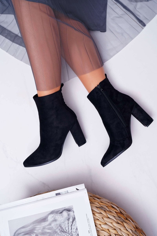 Жіночі високі чоботи на шпильці з гострою замшею і блискавкою чорного кольору
