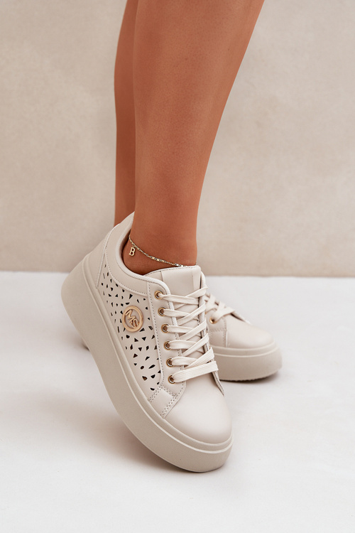 Перфоровані кросівки з золотим елементом бежеві Cassildi