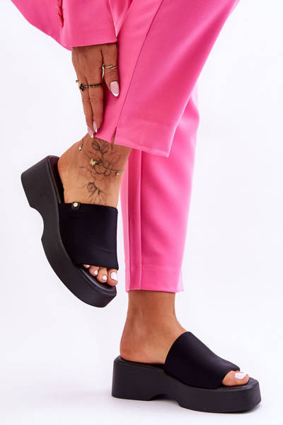 Жіночі тапочки на платформі Чорні Carmela