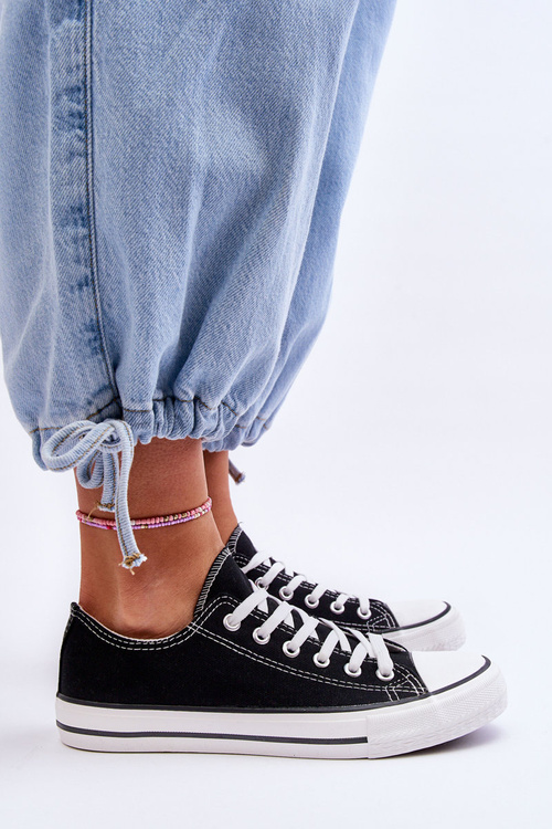 Класичні низькі жіночі кросівки Black Vegas