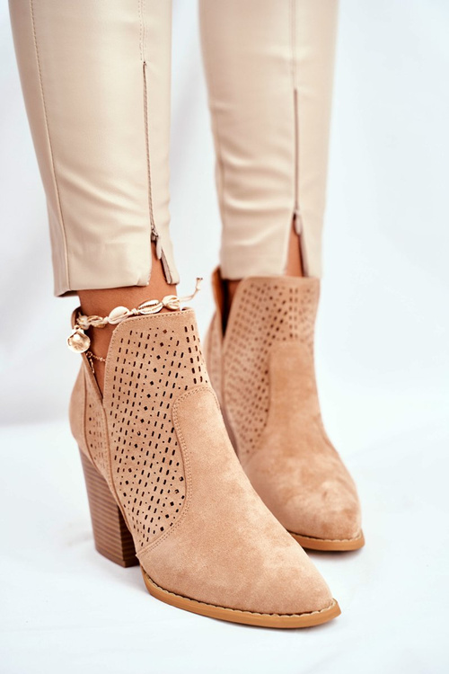Жіночі чоботи на шпильці замшеві ажурні бежевих відтінків