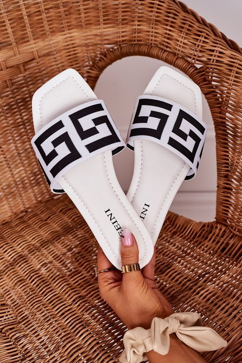 Жіночі класичні тапочки білі Melinda