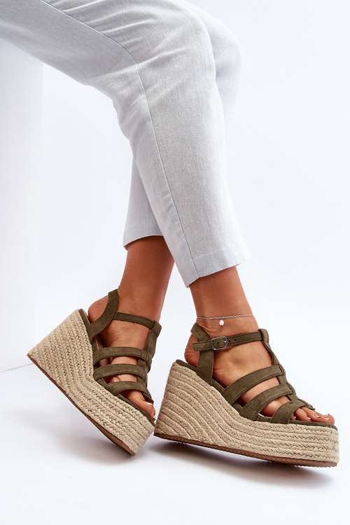 Босоніжки на танкетці з плетеним зеленим гнозисом