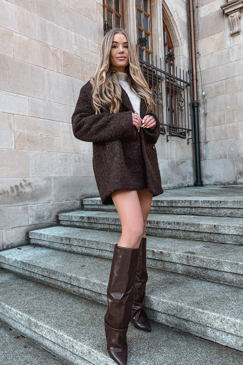 Теплі жіночі чоботи з оберненою околицею на каблуці-блок шоколадна Elivira