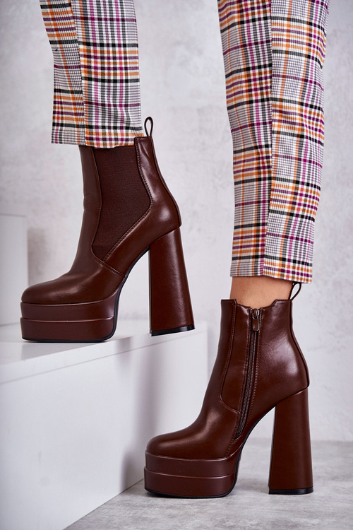 Жіночі шкіряні чоботи на масивному каблуці Brown Jones