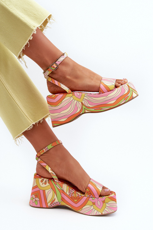 Босоніжки на платформі та танкетці з малюнком різнокольорові Wiandia