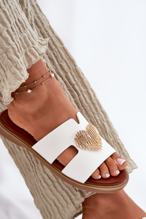 Жіночі плоскі сандалі з золотою оздобою білі Karinma