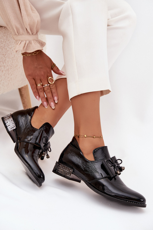 Лаковані жіночі туфлі на низькому каблуці з бантом Zazoo 1399 Чорні