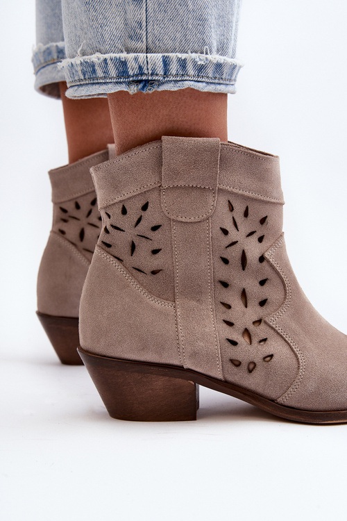 Бежеві замшеві ботильйони з вирізом Zazoo 2870