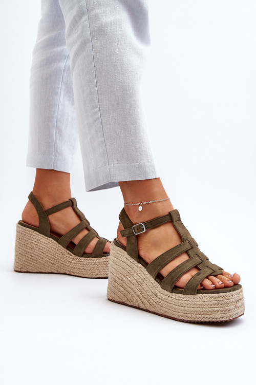 Босоніжки на танкетці з плетеним зеленим гнозисом