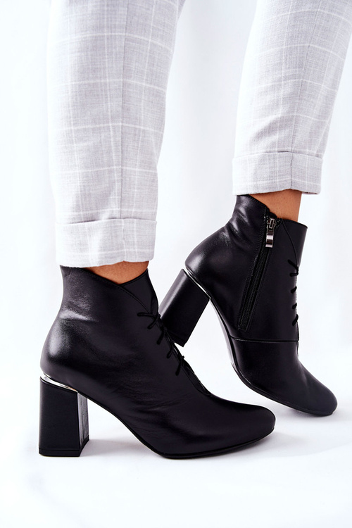 Жіночі шкіряні чоботи на підборах чорні Carrice