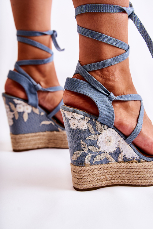 Модні босоніжки на танкетці Blue Recife