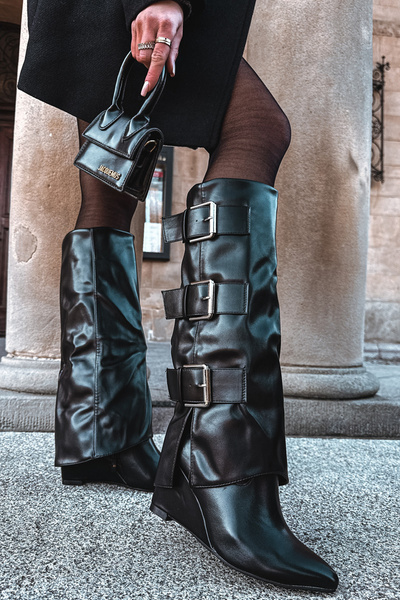 Жіночі чоботи на платформі з срібними пряжками Чорні Sarisse