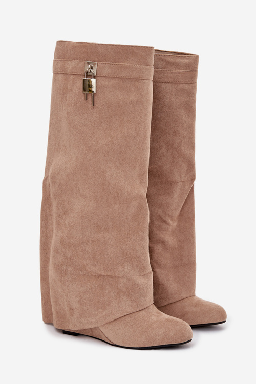 Жіночі чоботи на платформі з ремінцем і срібним деталлю бежеві Korivelle