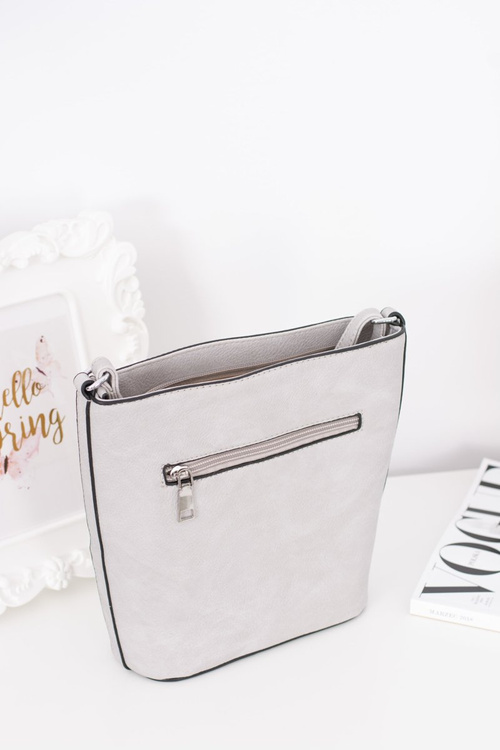 Жіноча сіра сумочка з літерами з китицею