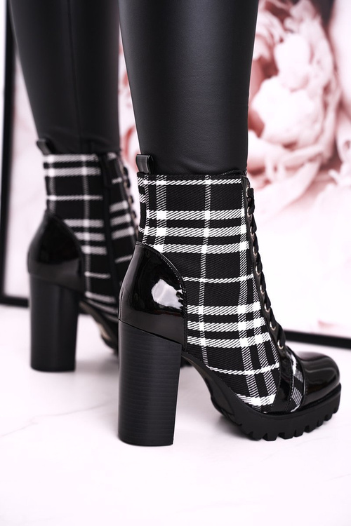Жіночі чоботи на блочному каблуці в клітку Black Blair