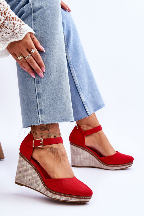 Жіночі класичні босоніжки на танкетці Red Malani