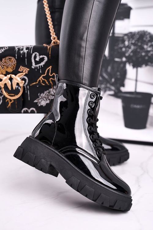 Чоботи жіночі на плоскій підошві лаковані чорні Linzo