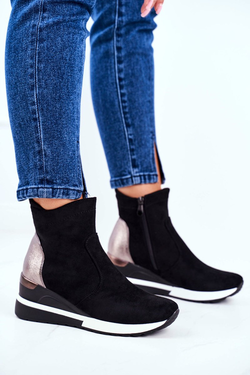 Жіноче спортивне взуття високі кросівки чорні 21-10573