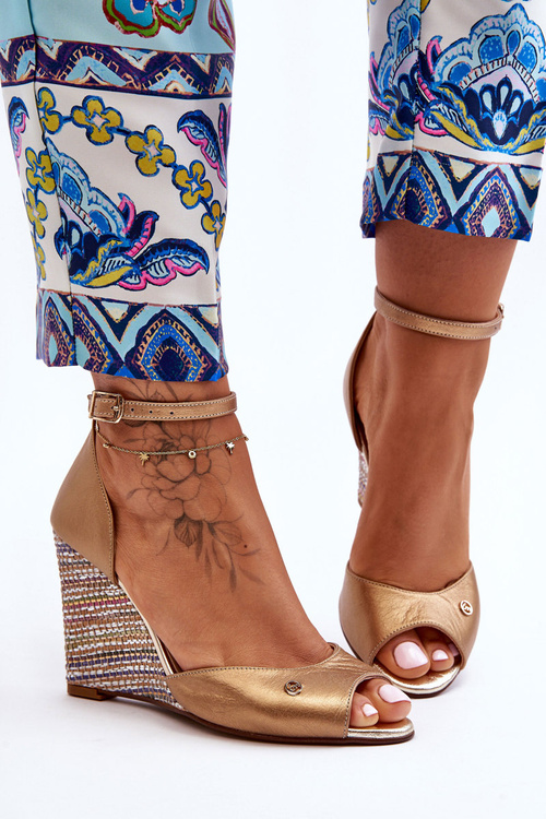 Шкіряні босоніжки на танкетці Laura Messi 2603/784 золото