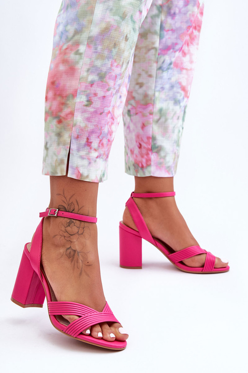 Шкіряні класичні босоніжки на каблуці фуксія Zipola