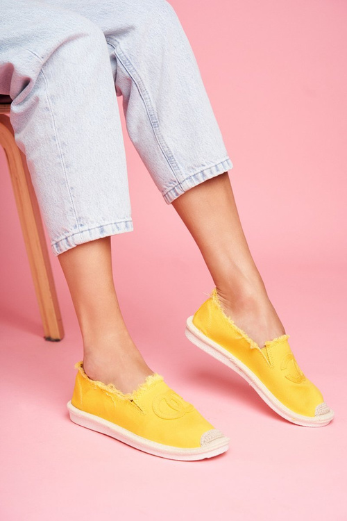 Класичні жіночі еспадрільї жовтого кольору