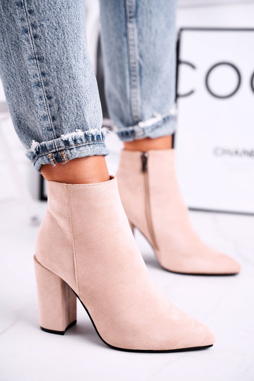 Жіночі чоботи на каблуці замшеві бежеві акули