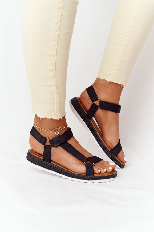 Жіночі босоніжки на гумовій підошві чорні Незнайомка